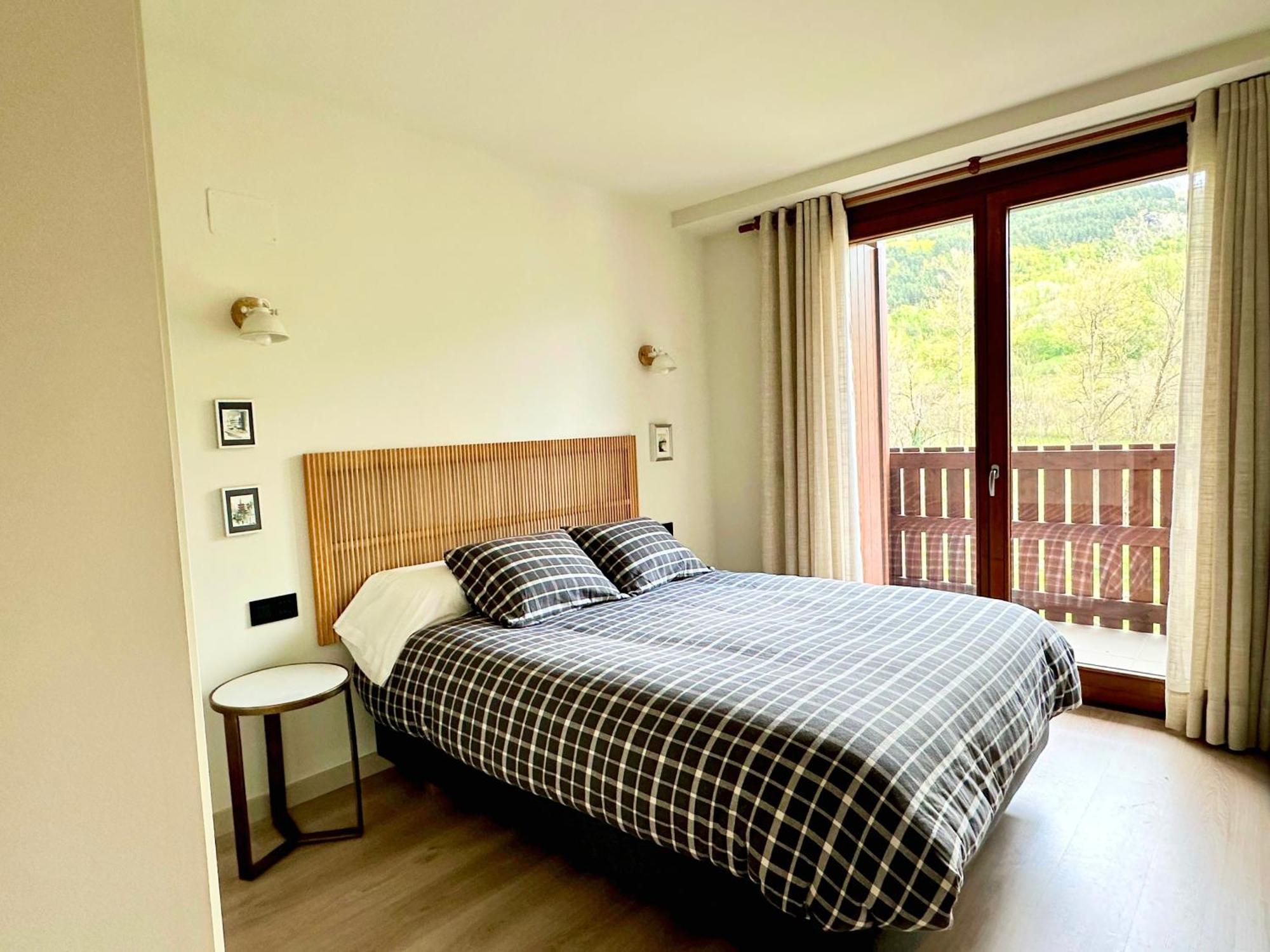 Bpirineos-Besurta Apartment Benasque Bagian luar foto